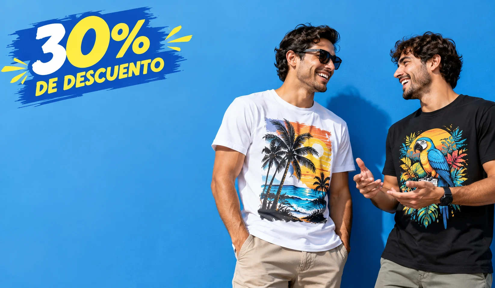 30% de descuento. Playeras con estampados tropicales.